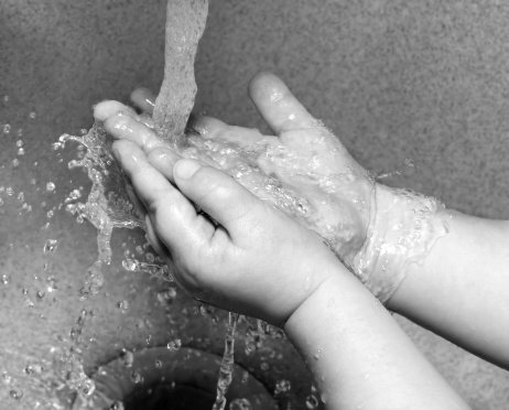kid washing his hands
